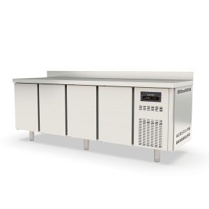 TOPLINE Kühltisch / 4-fach GN1/1 mit 4 Türen & Aufkantung, 2245 x 700 mm