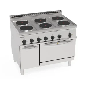 • Cucina elettrica da 105 cm con 6 piastre tonde in ghisa diametro 22 cm su forno elettrico a convezione GN 1/1 e vano con porta da 35 cm. • Piano di lavoro stampato con angoli arrotondati per evitare traboccamenti e per la massima igiene e facilità di pu