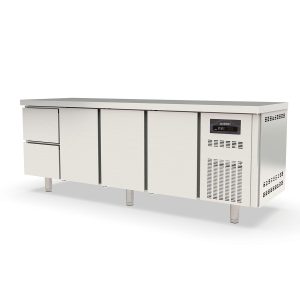 Tavolo refrigerato TOPLINE / 4 vani GN1/1 con 2 cassetti e 3 porte, 2245 x 700 mm