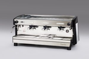 Macchina da caffè professionale Magister Delta ESD 100 con display – 3 gruppi