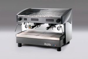 Macchina da caffè professionale Magister Stilo ES 100 verniciata – 3 gruppi