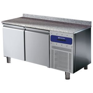 Mastro GO – Tavolo refrigerato pasticceria a 2 porte 600×400 mm, piano in granito con alzatina, -2°/+8°C – BNZ0041