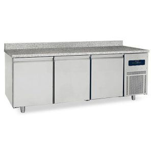 Virtus – Tavolo freezer per pasticceria a 3 porte 600x400 mm con piano in granito con alzatina, -10°/-25°C – BNZ0007